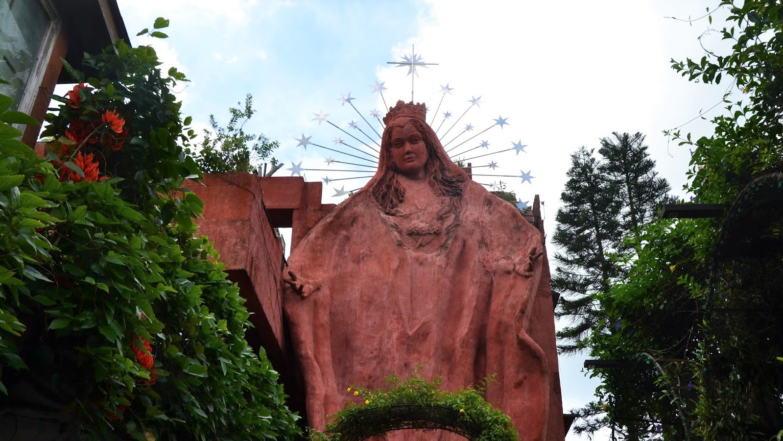 Tierra de Maria statue of Mary in Tagaytay