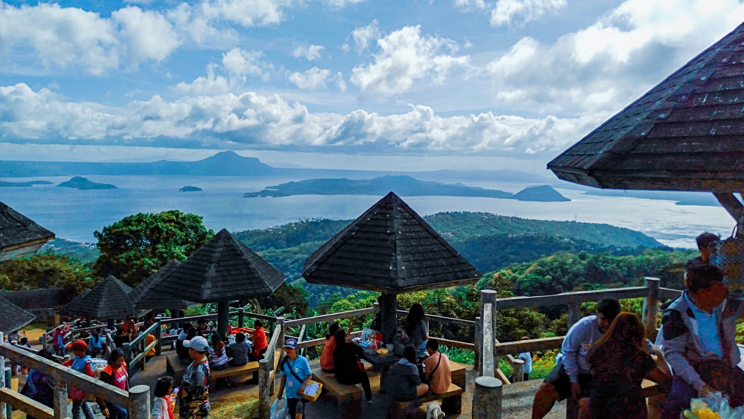 tourist spot in tagaytay with description